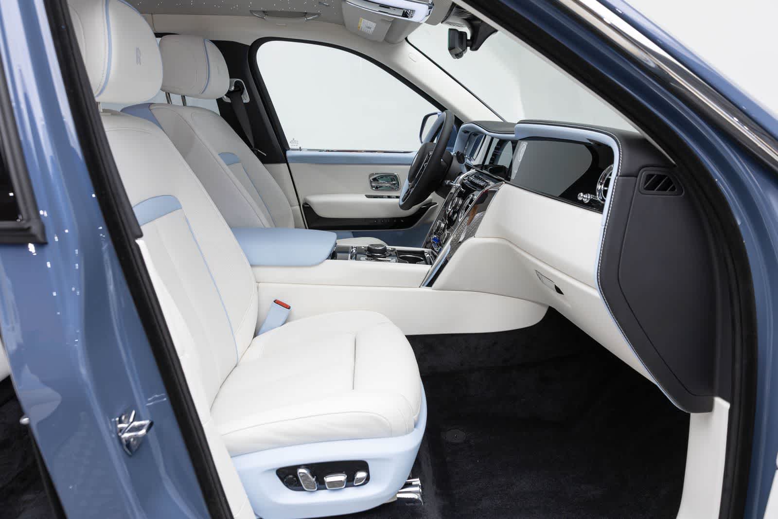 Rolls-Royce Cullinan 2027 