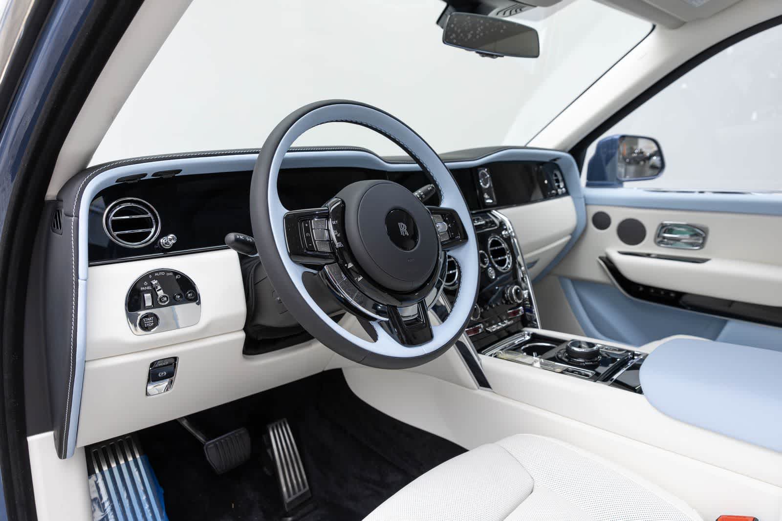 Rolls-Royce Cullinan 2027 