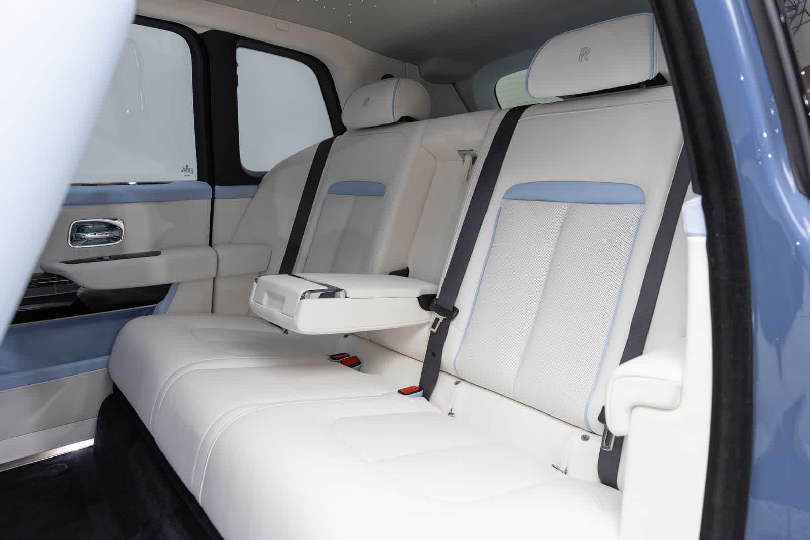 Rolls-Royce Cullinan 2027 