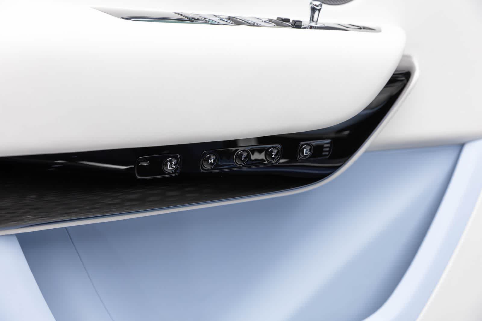 Rolls-Royce Cullinan 2027 