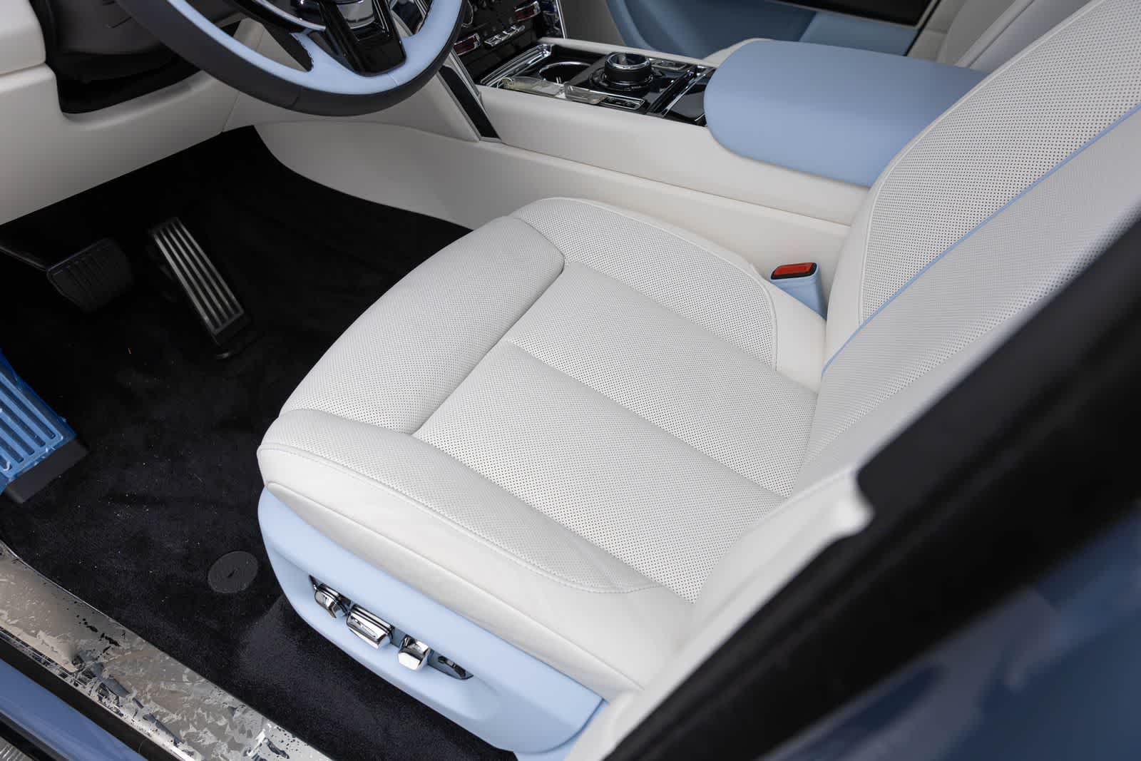 Rolls-Royce Cullinan 2027 