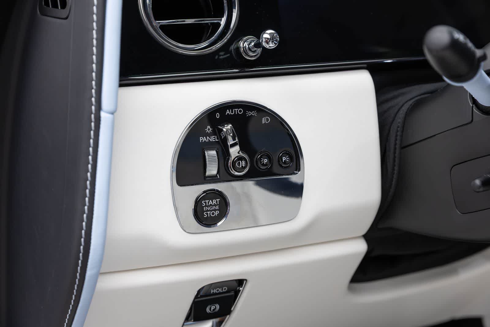 Rolls-Royce Cullinan 2027 