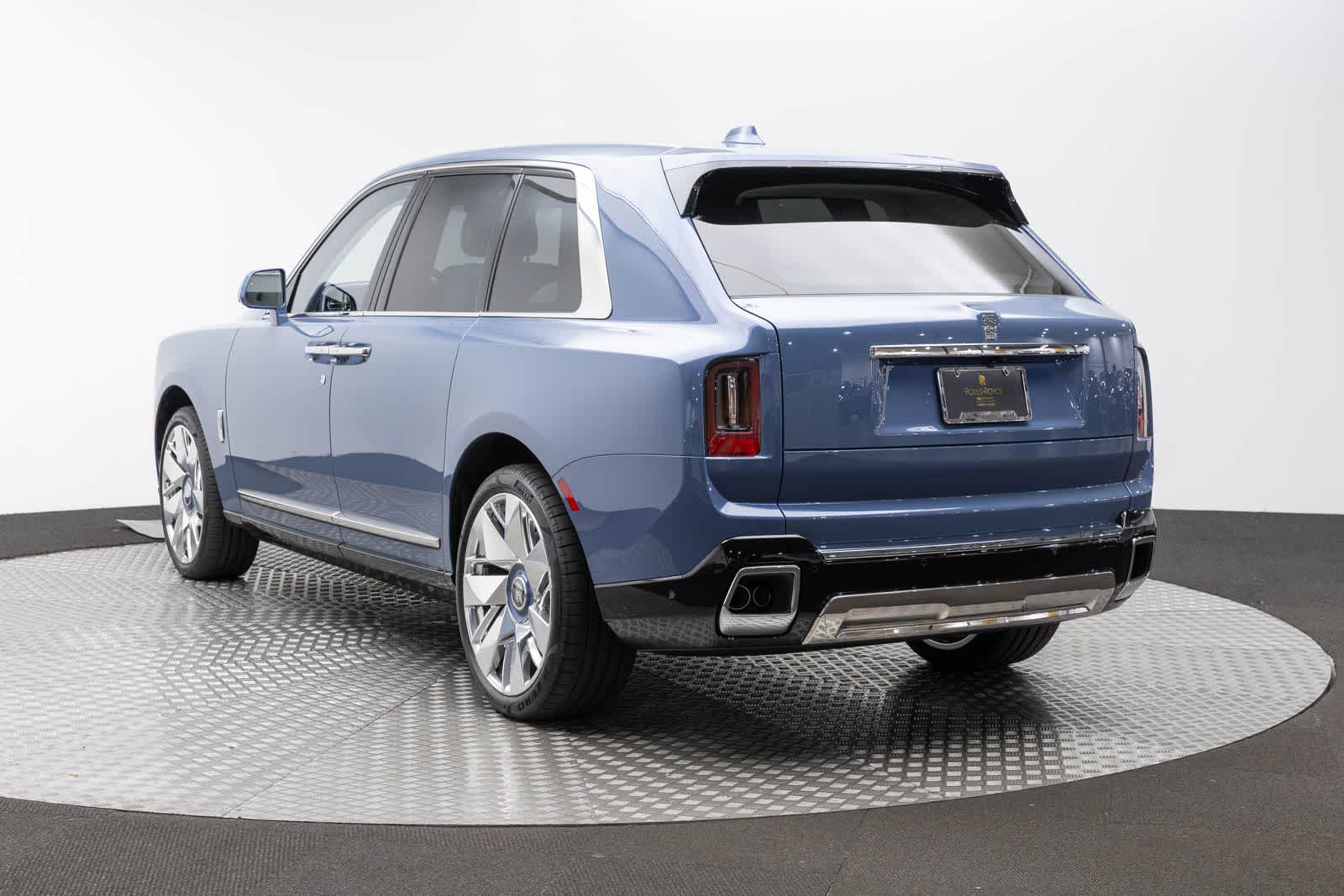 Rolls-Royce Cullinan 2027 