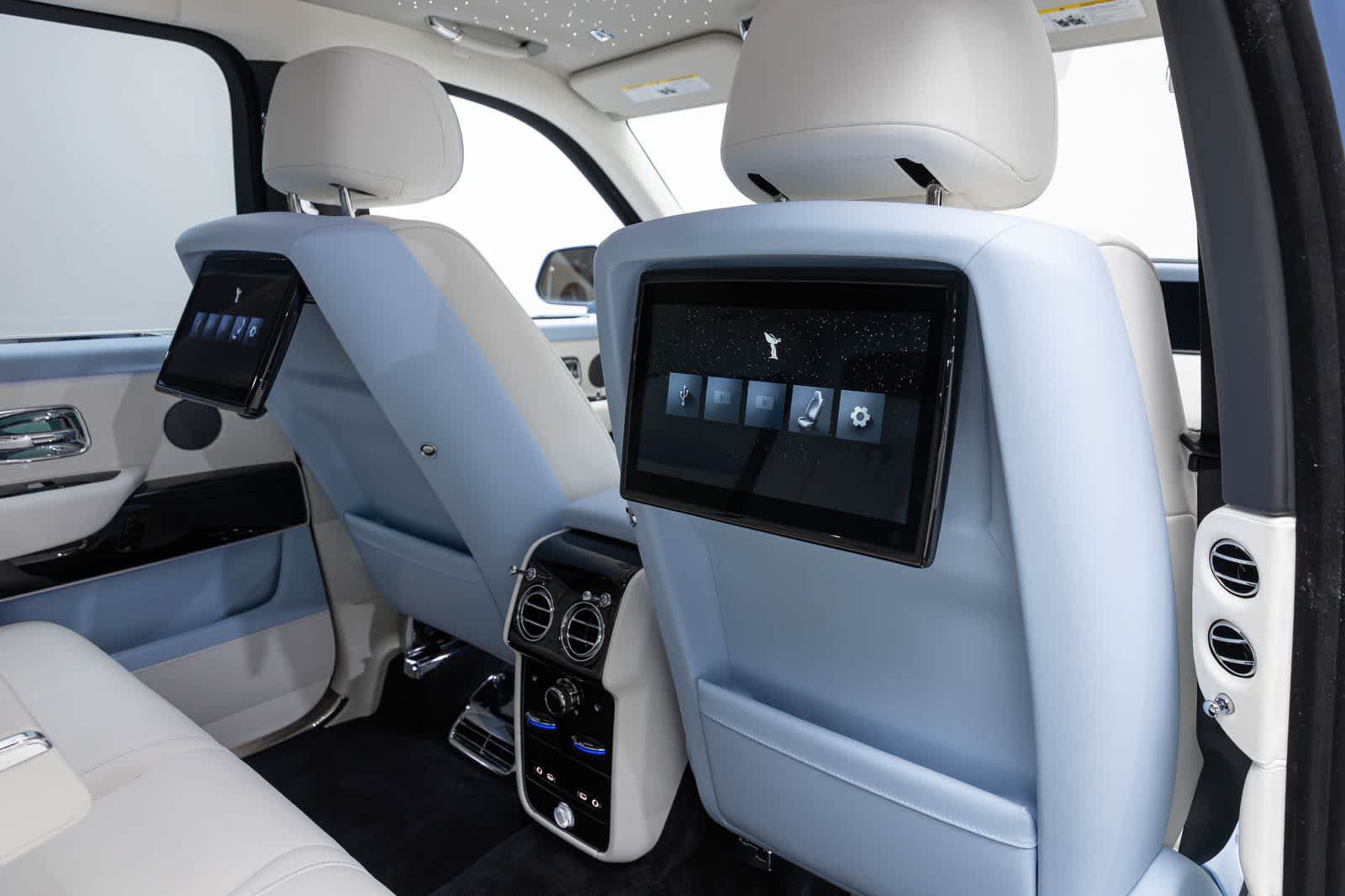 Rolls-Royce Cullinan 2027 