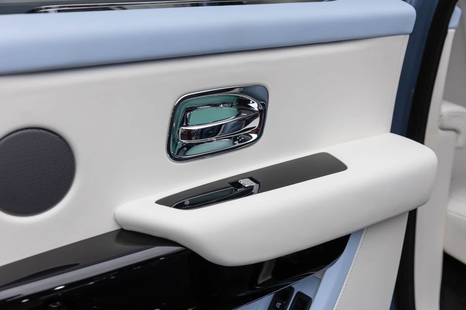 Rolls-Royce Cullinan 2027 