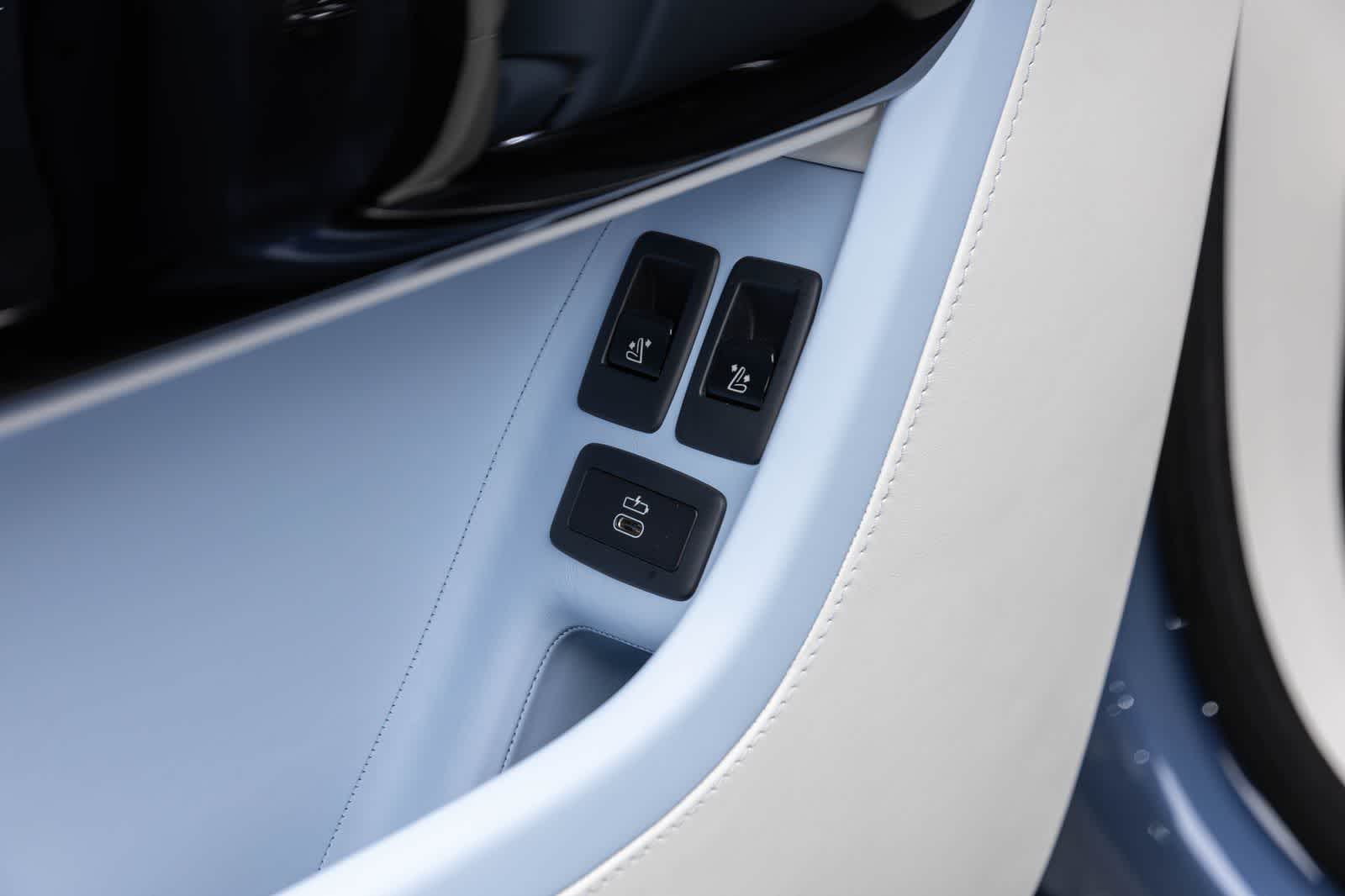 Rolls-Royce Cullinan 2027 
