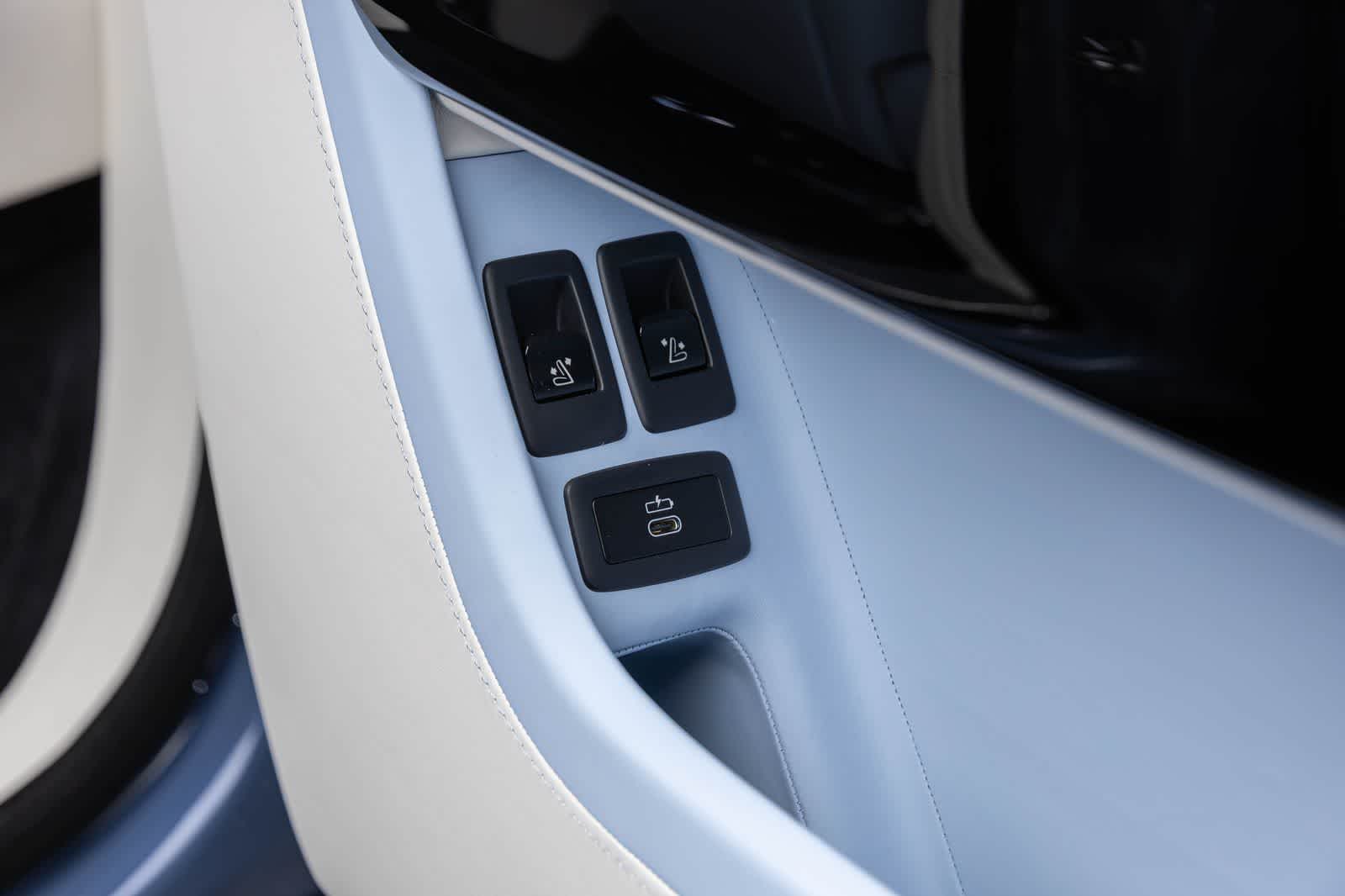 Rolls-Royce Cullinan 2027 