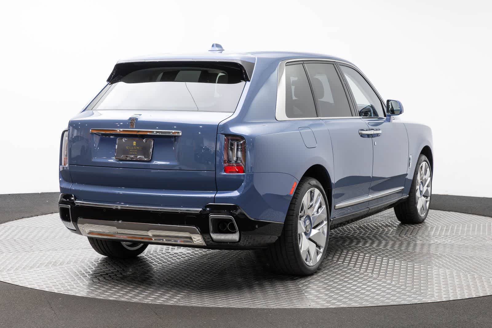 Rolls-Royce Cullinan 2027 