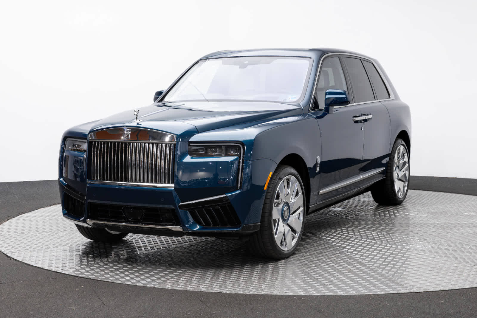 Rolls-Royce Cullinan 2027 