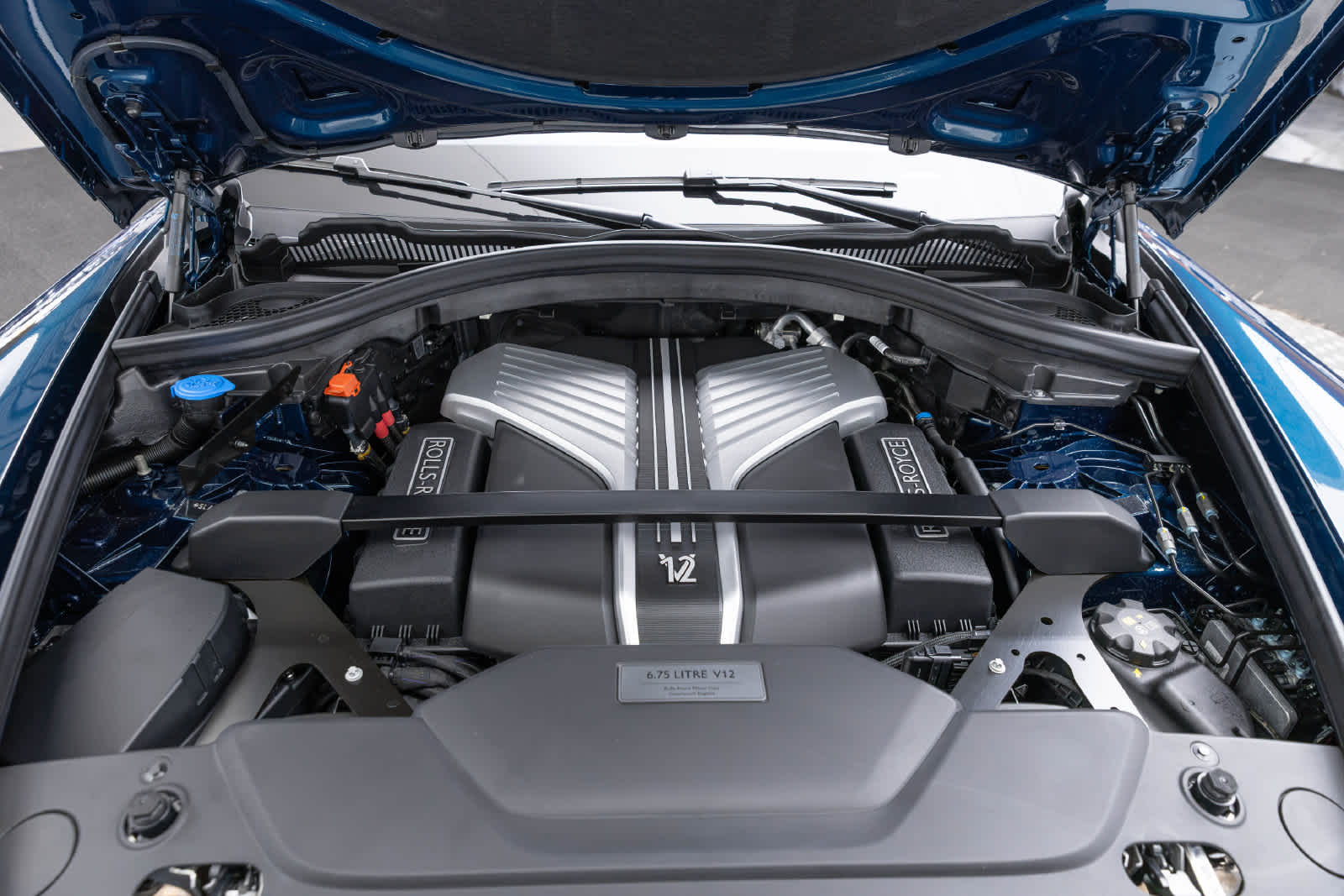 Rolls-Royce Cullinan 2027 