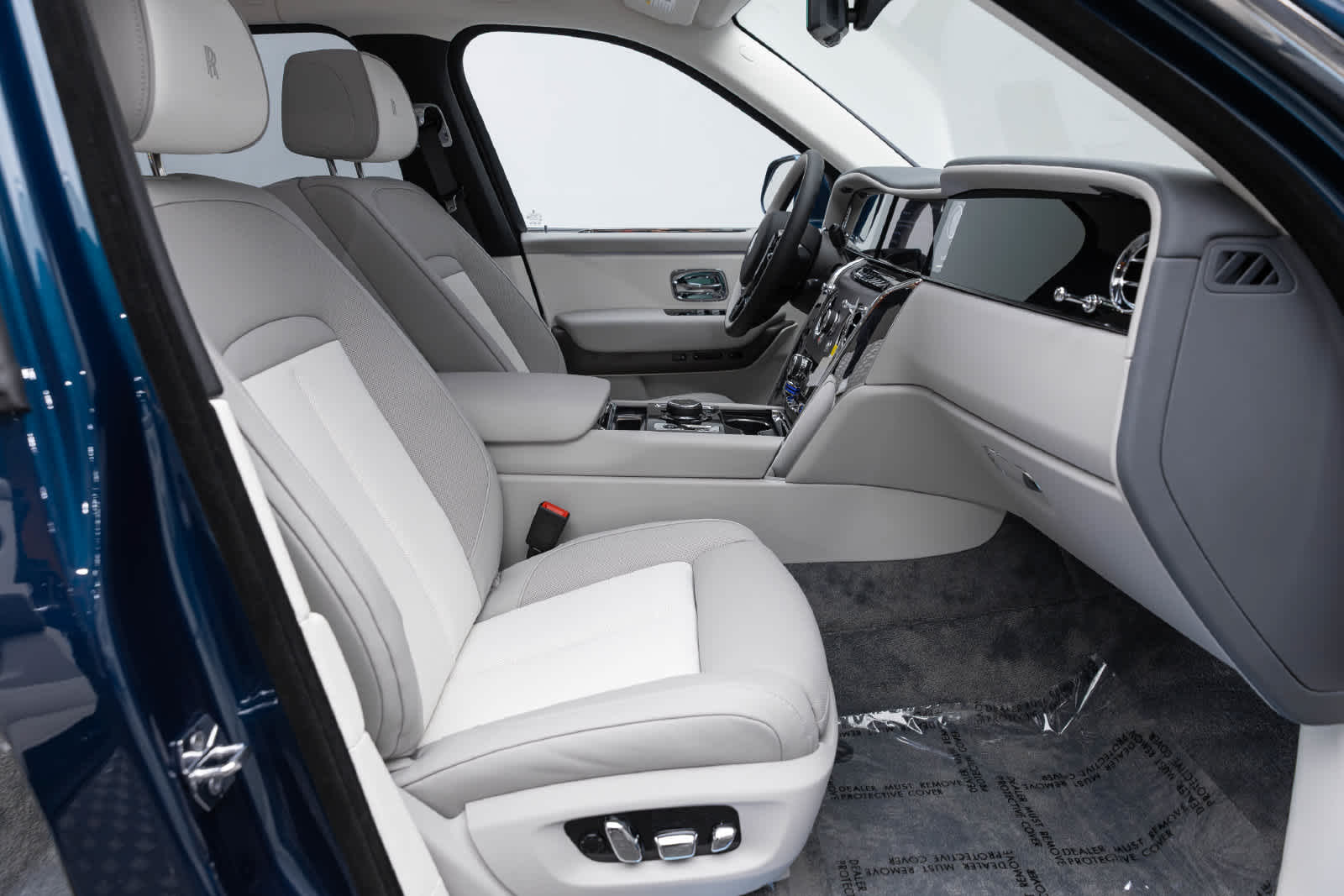 Rolls-Royce Cullinan 2027 