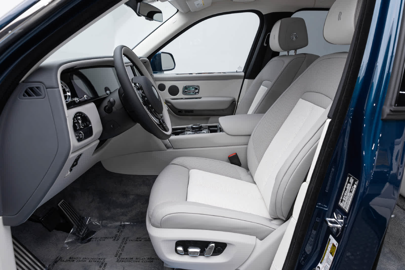Rolls-Royce Cullinan 2027 