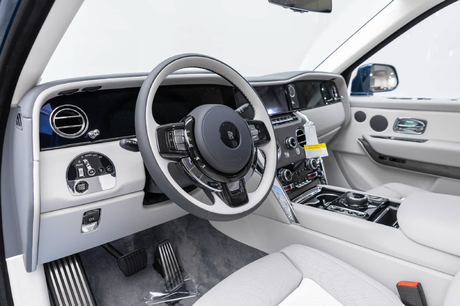 Rolls-Royce Cullinan 2027 
