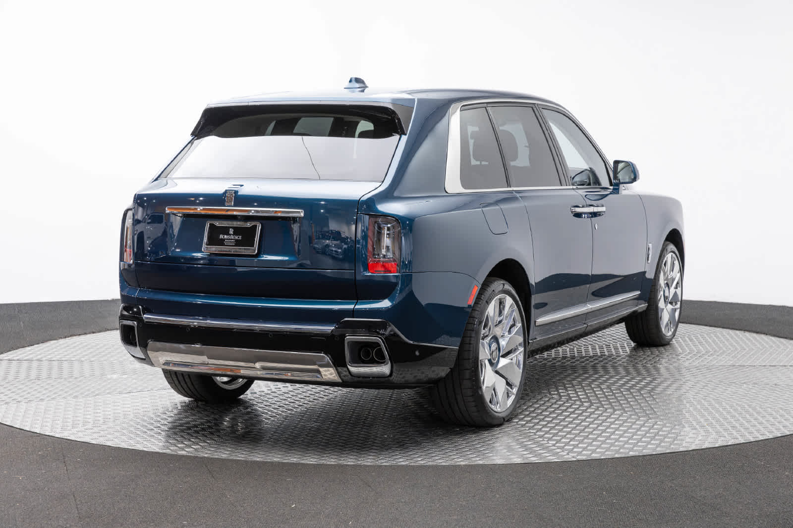 Rolls-Royce Cullinan 2027 
