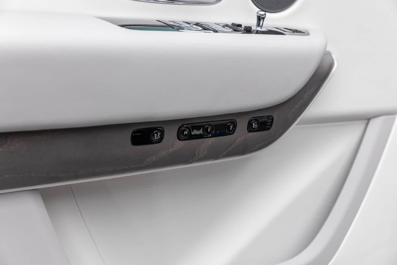 Rolls-Royce Cullinan 2027 