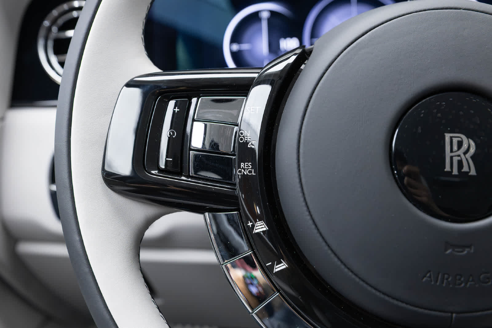 Rolls-Royce Cullinan 2027 