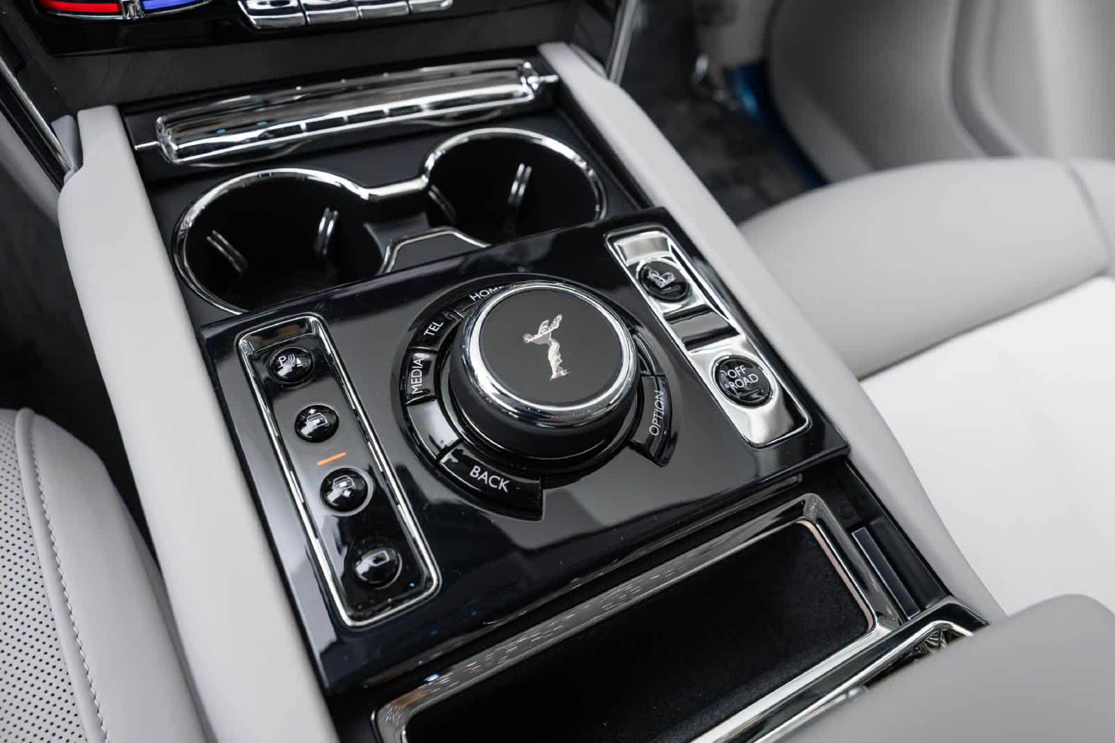 Rolls-Royce Cullinan 2027 