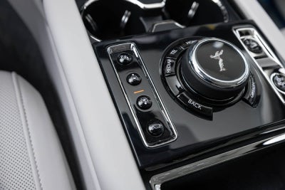 Rolls-Royce Cullinan 2027 