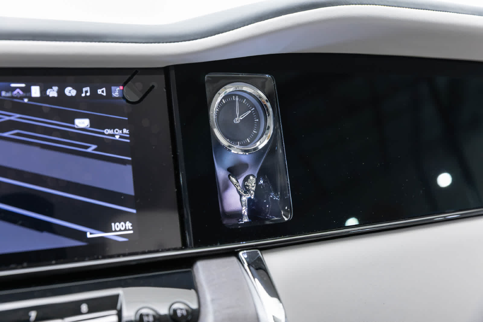 Rolls-Royce Cullinan 2027 