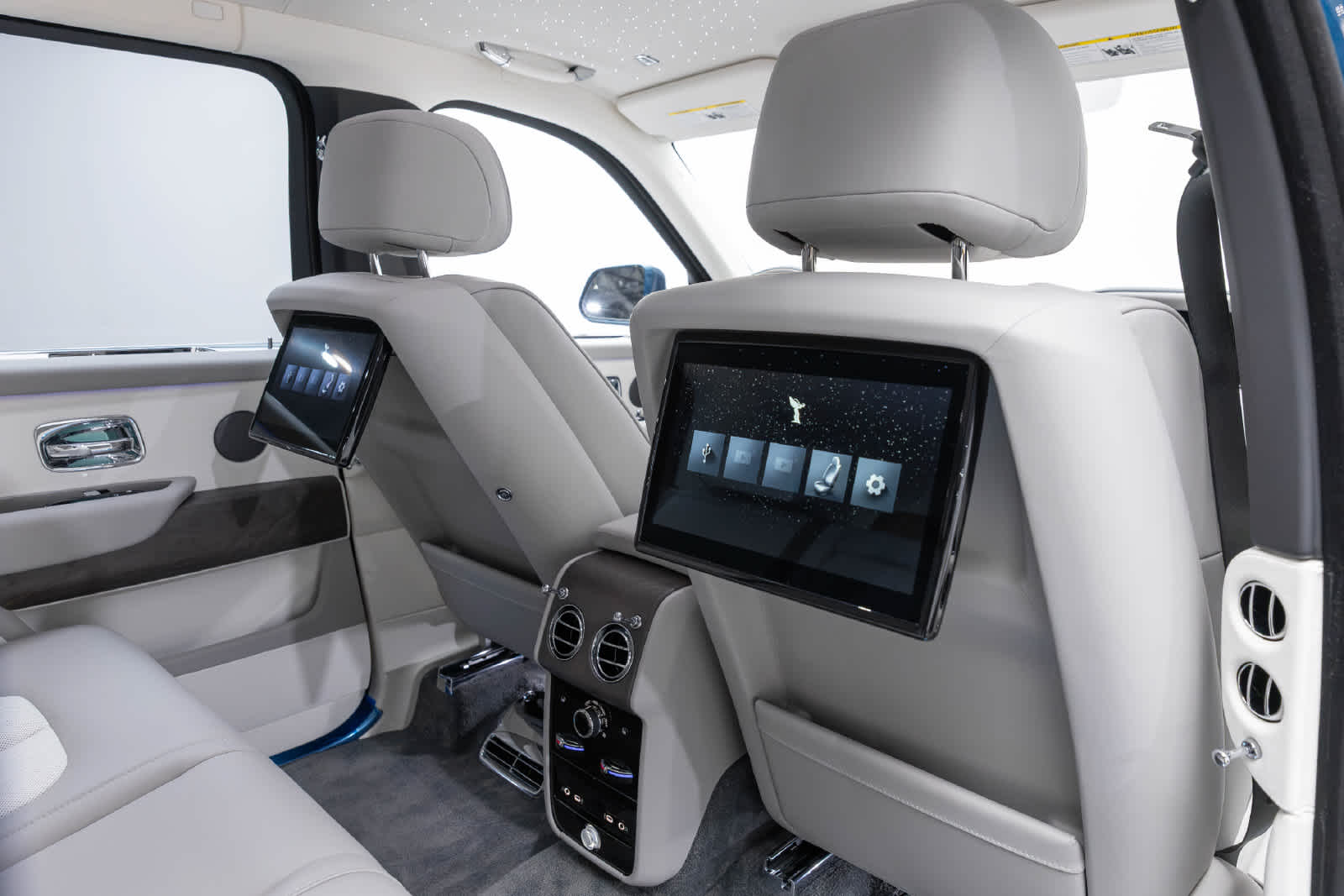 Rolls-Royce Cullinan 2027 