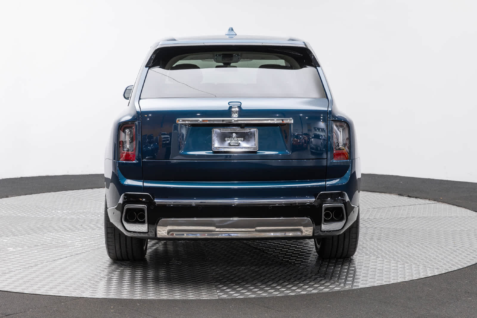 Rolls-Royce Cullinan 2027 