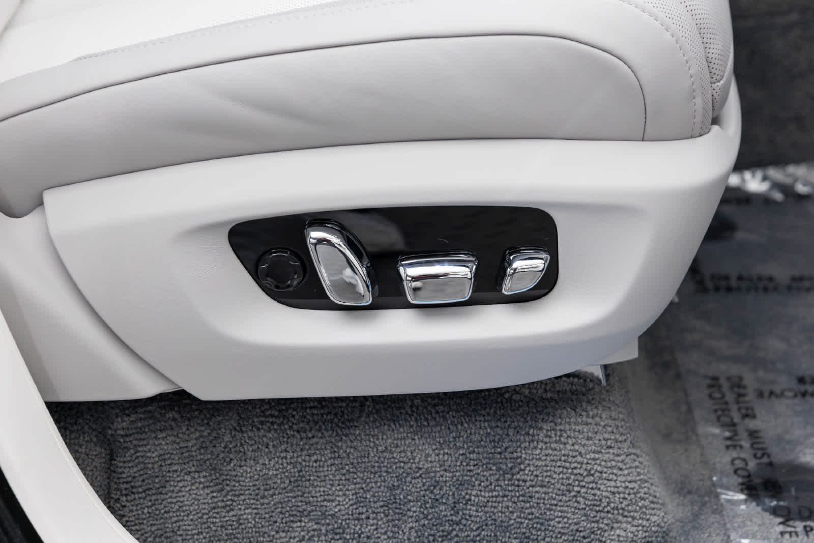 Rolls-Royce Cullinan 2027 