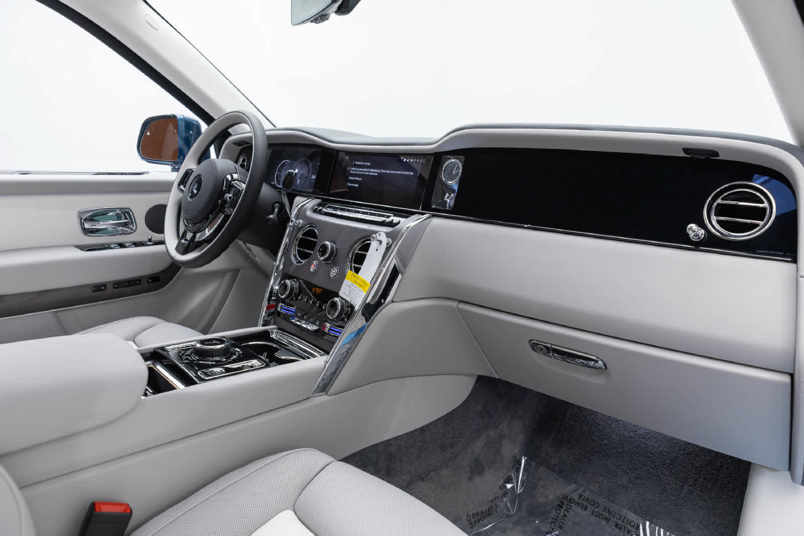 Rolls-Royce Cullinan 2027 