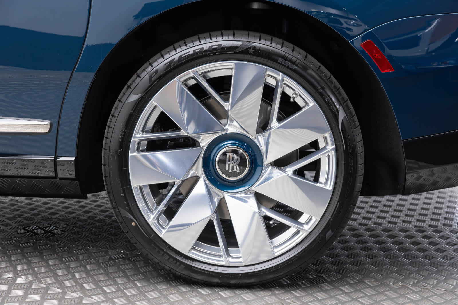 Rolls-Royce Cullinan 2027 