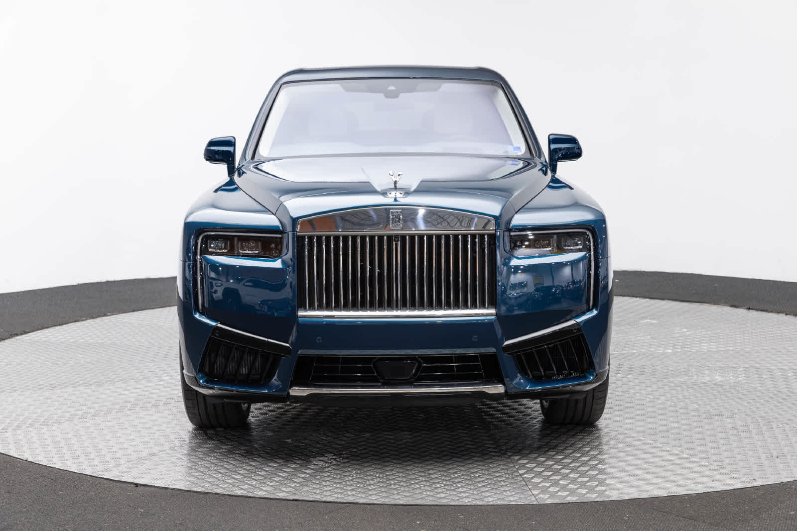 Rolls-Royce Cullinan 2027 