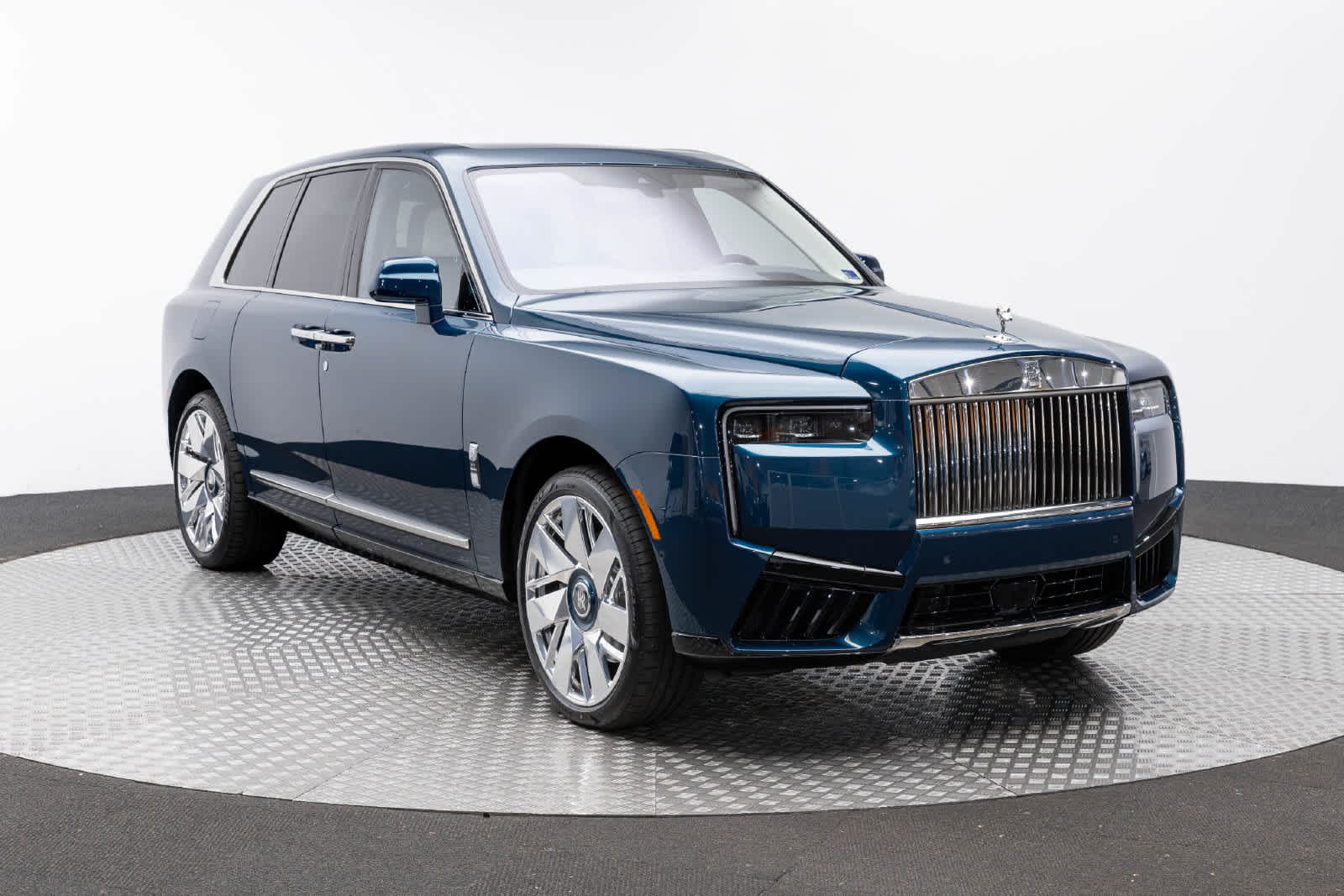 Rolls-Royce Cullinan 2027 