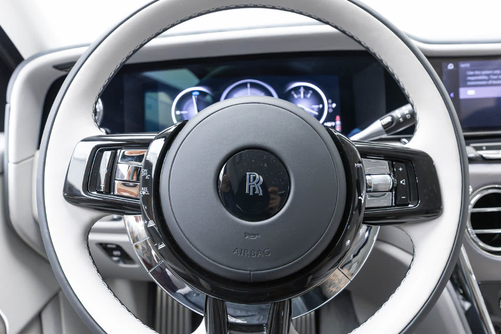 Rolls-Royce Cullinan 2027 