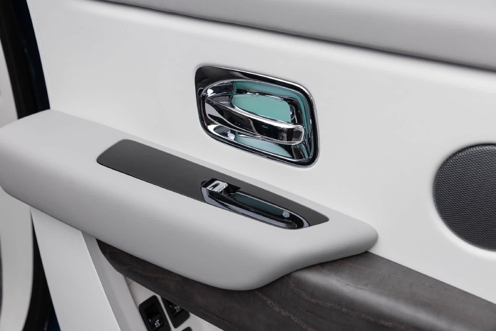 Rolls-Royce Cullinan 2027 