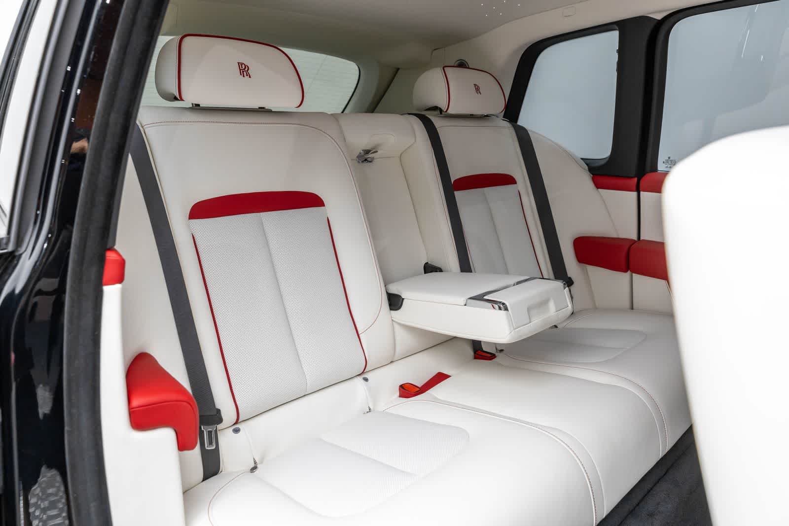 Rolls-Royce Cullinan Black Badge 2027