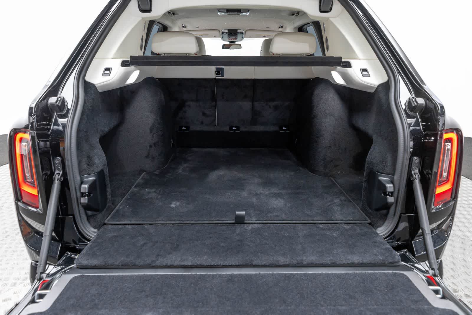 Rolls-Royce Cullinan Black Badge 2027