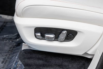 Rolls-Royce Cullinan Black Badge 2027