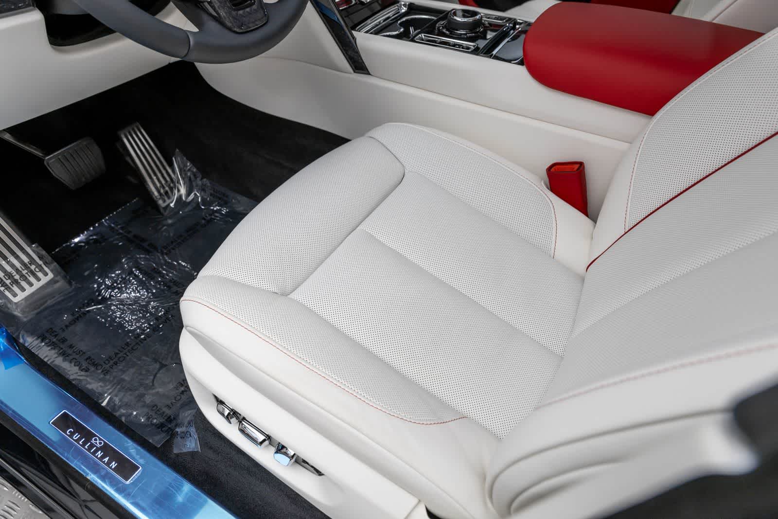 Rolls-Royce Cullinan Black Badge 2027