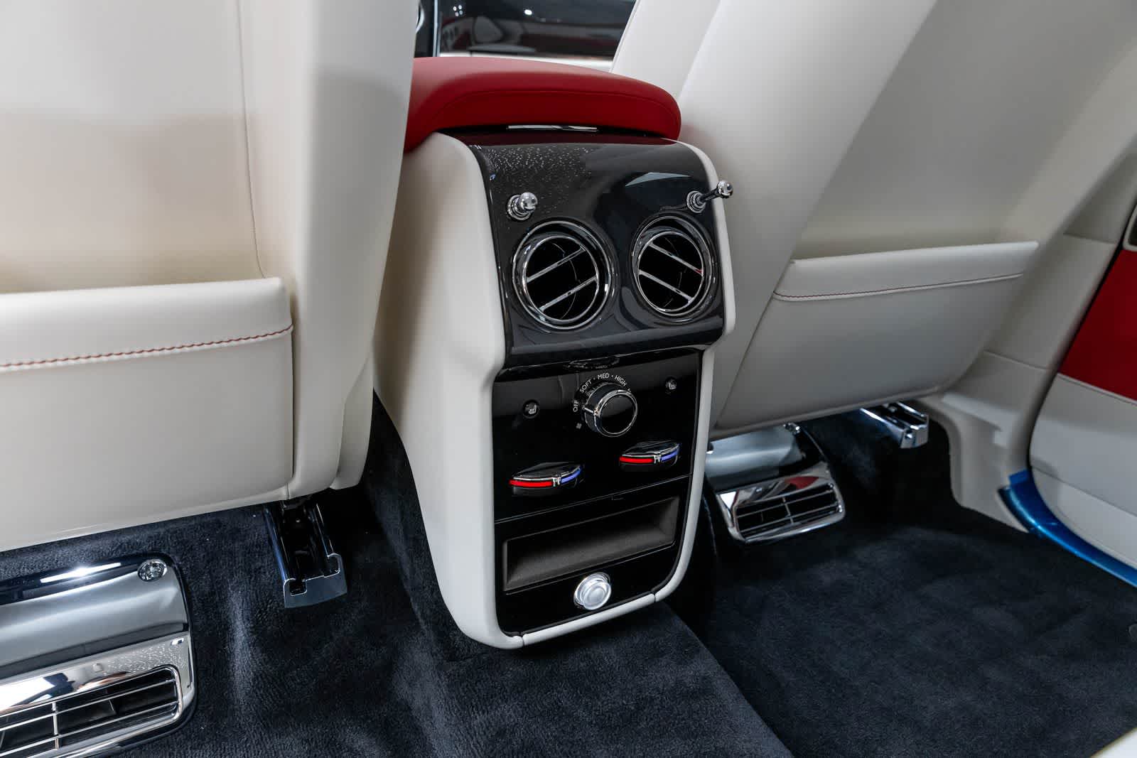 Rolls-Royce Cullinan Black Badge 2027