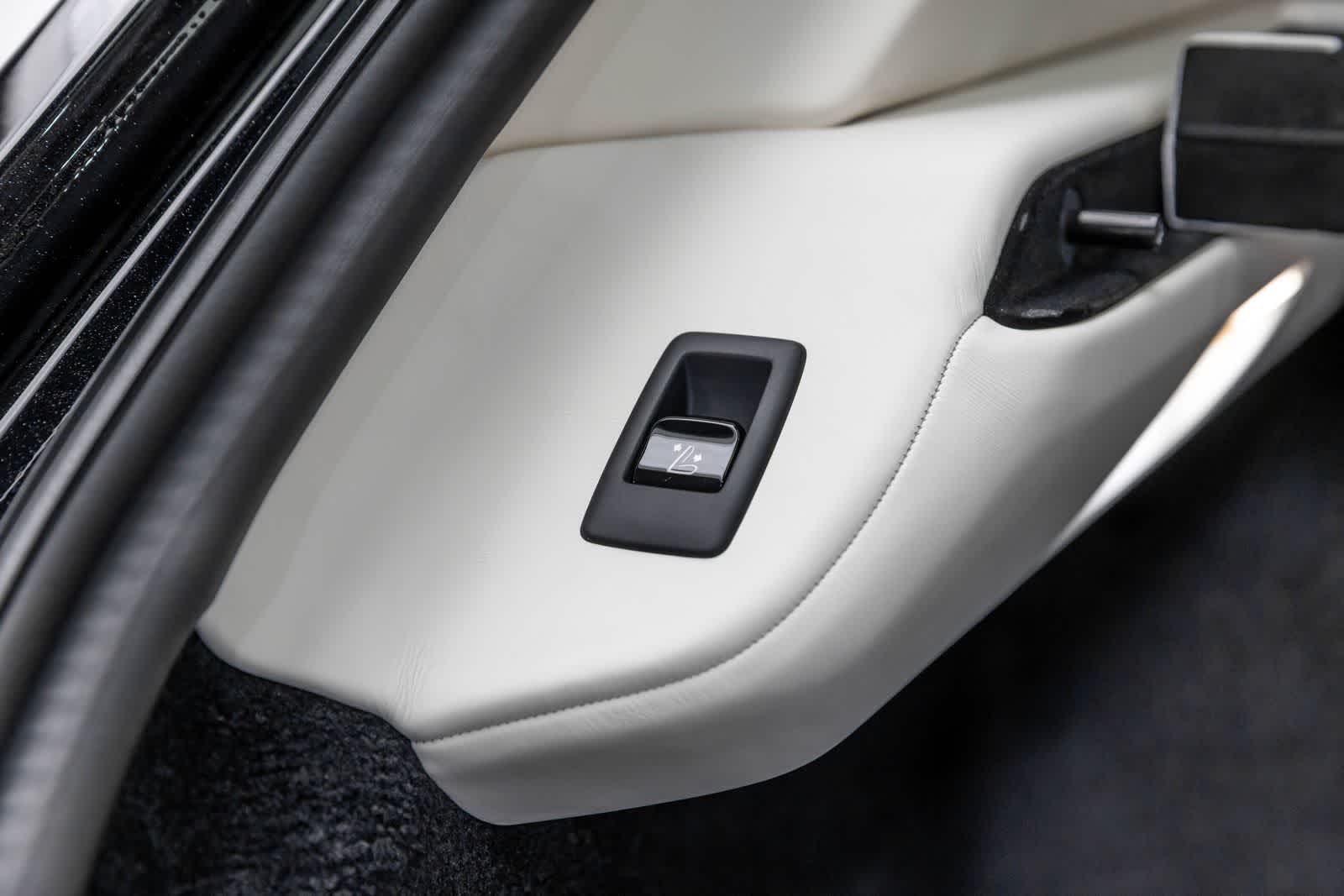 Rolls-Royce Cullinan Black Badge 2027