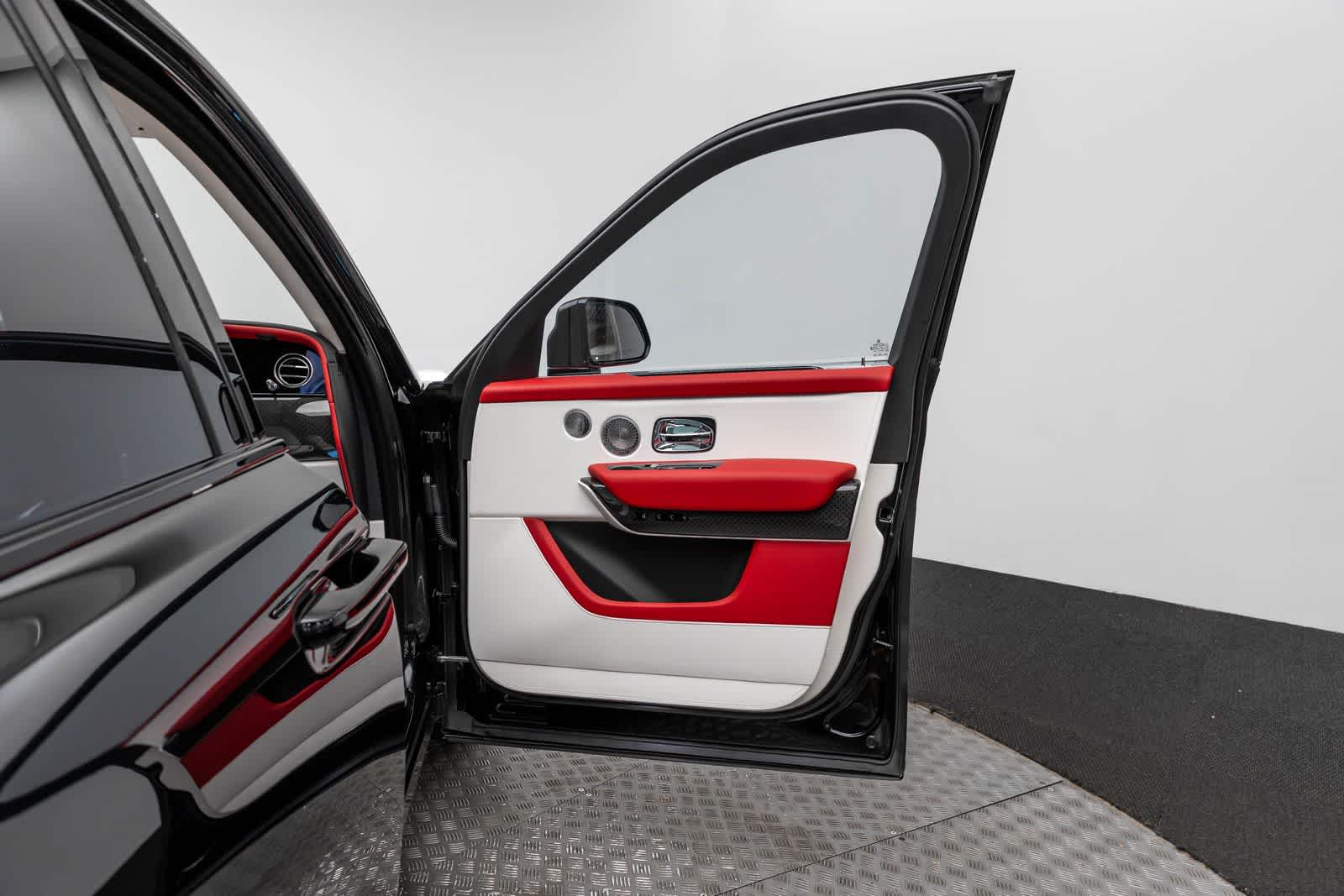 Rolls-Royce Cullinan Black Badge 2027