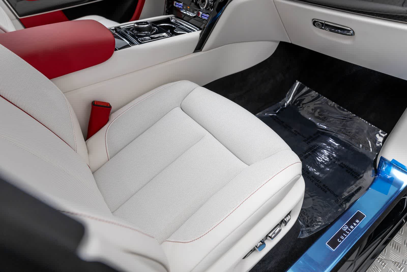 Rolls-Royce Cullinan Black Badge 2027