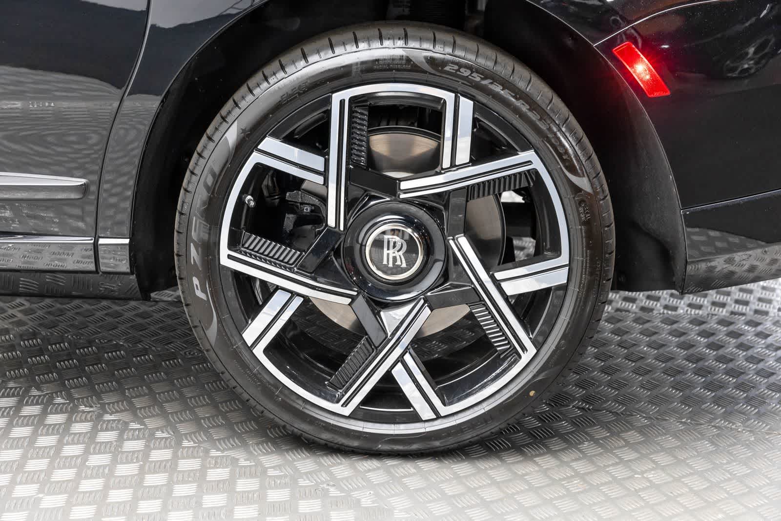 Rolls-Royce Cullinan Black Badge 2027