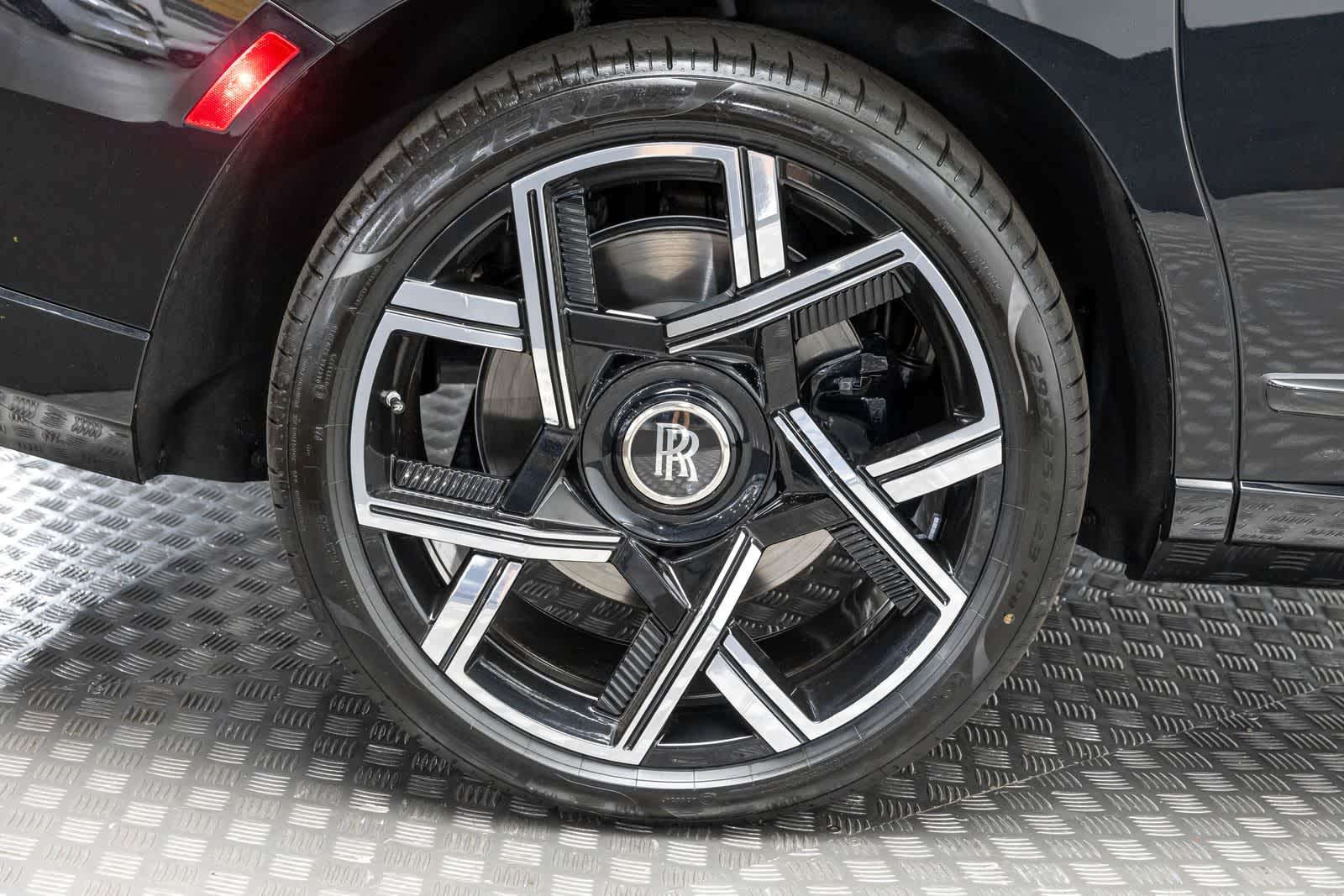 Rolls-Royce Cullinan Black Badge 2027