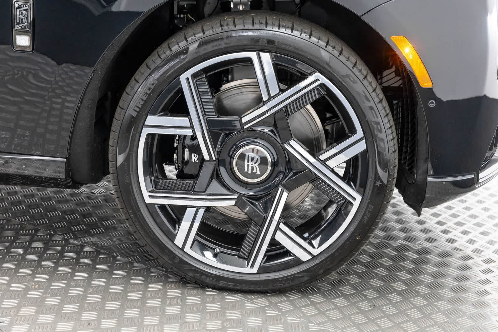 Rolls-Royce Cullinan Black Badge 2027