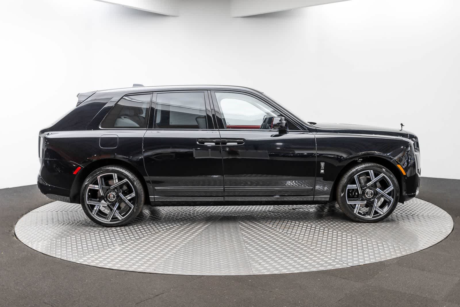 Rolls-Royce Cullinan Black Badge 2027