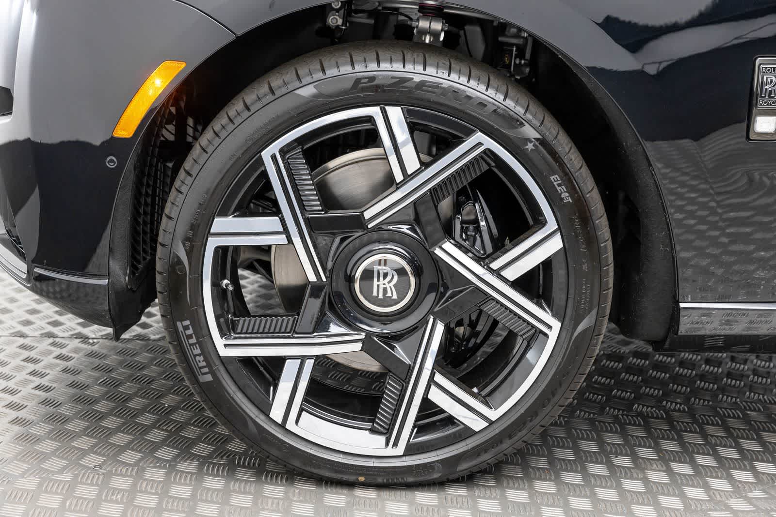 Rolls-Royce Cullinan Black Badge 2027