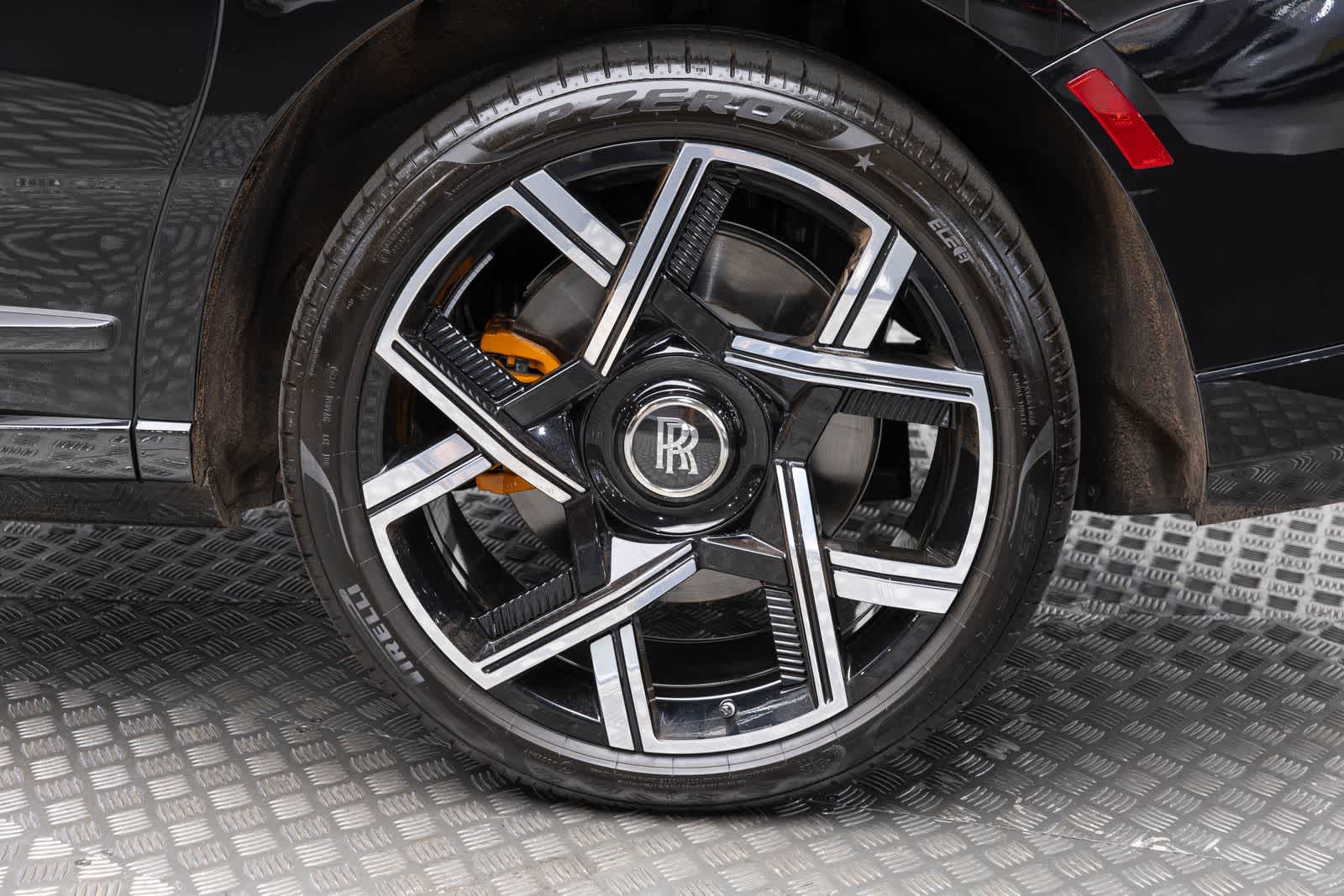 Rolls-Royce Cullinan Black Badge 2027
