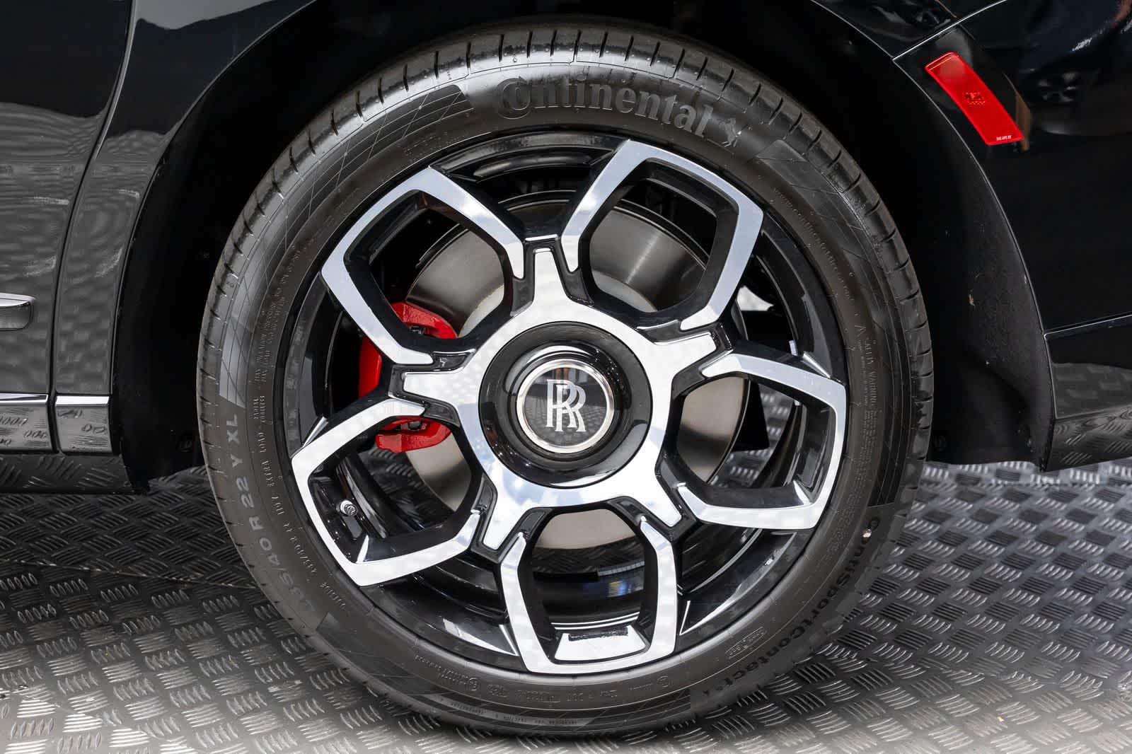 Rolls-Royce Cullinan Black Badge 2027