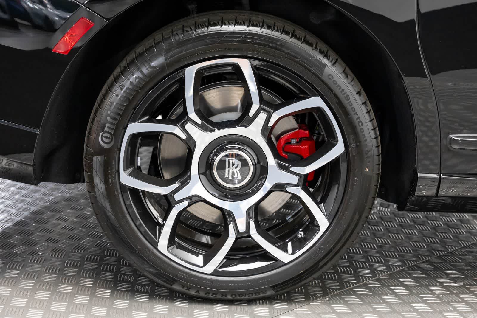 Rolls-Royce Cullinan Black Badge 2027