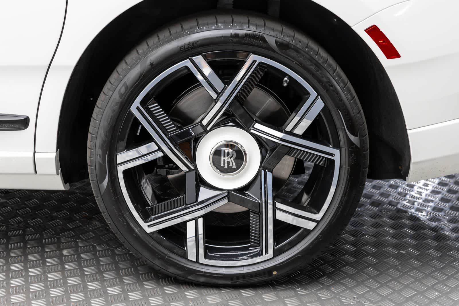 Rolls-Royce Cullinan Black Badge 2027