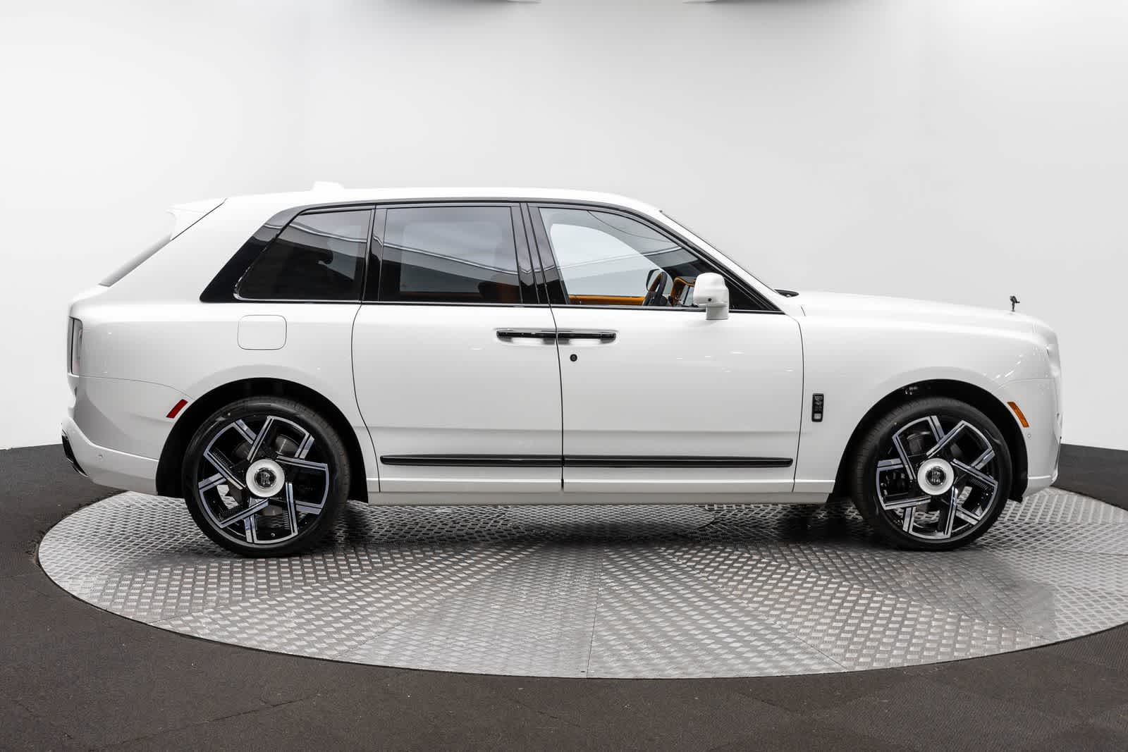 Rolls-Royce Cullinan Black Badge 2027